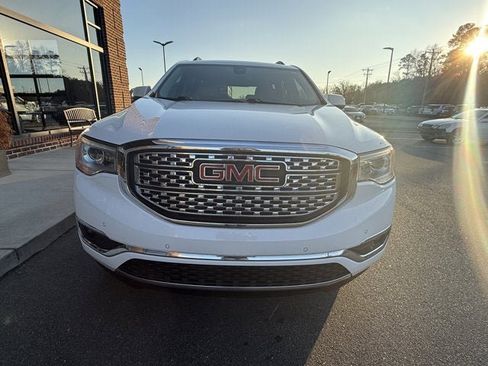Used 2019 GMC Acadia Denali image 9