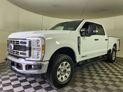 Used 2024 Ford F250 XLT w/ FX4 Off-Road Package AWD/4WD image 3
