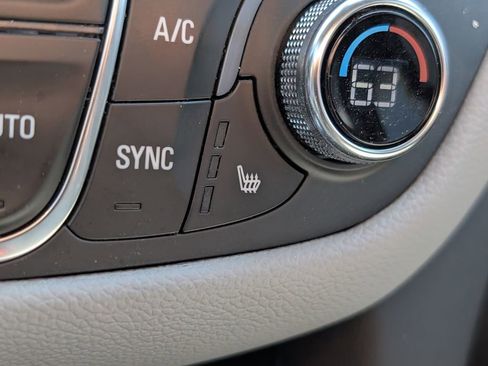 Used 2023 Chevrolet Equinox LT image 33