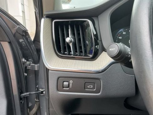 Certified 2025 Volvo XC60 T8 Ultra AWD/4WD image 21