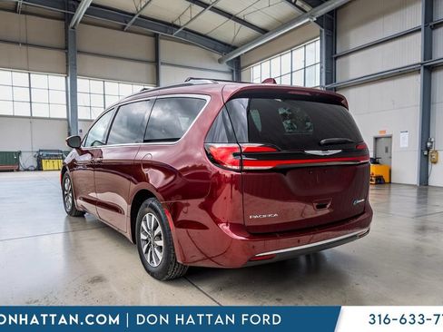 Used 2021 Chrysler Pacifica Touring-L FWD image 24