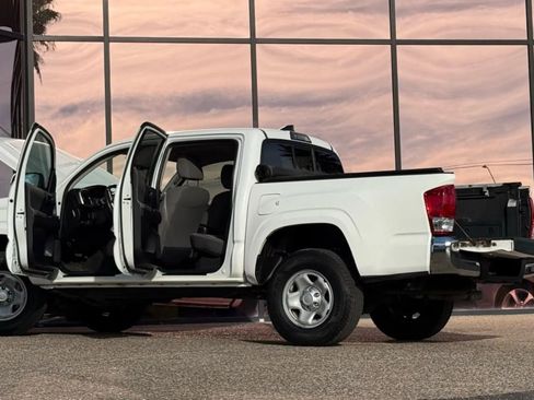 Used 2018 Toyota Tacoma SR5 image 30