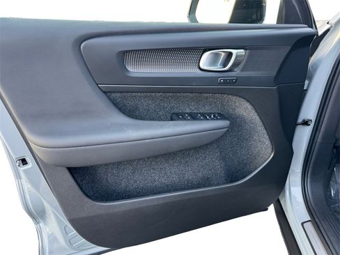 Certified 2025 Volvo XC40 B5 Plus image 10