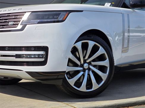 New 2025 Land Rover Range Rover Autobiography image 2