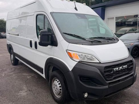 Used 2025 RAM ProMaster 2500 w/ Convenience Group FWD image 4