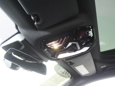 Used 2025 BMW 530i RWD image 20