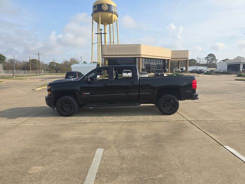 Used 2019 Chevrolet Silverado 2500 LTZ w/ Duramax Plus Package image 2
