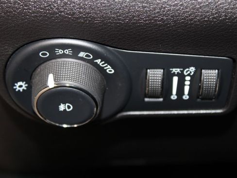 Used 2025 Jeep Compass Trailhawk image 31