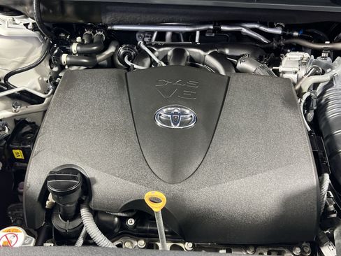 Used 2022 Toyota Highlander XLE AWD/4WD image 31