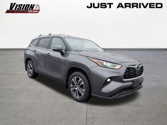 Used 2024 Toyota Highlander XLE video 3