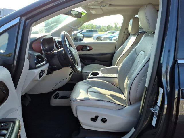 Used 2020 Chrysler Pacifica Limited FWD image 13