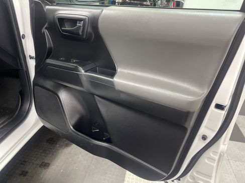 Used 2022 Toyota Tacoma SR image 23