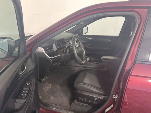 Used 2024 Jeep Grand Cherokee Laredo X w/ Luxury Tech Group I AWD/4WD image 10