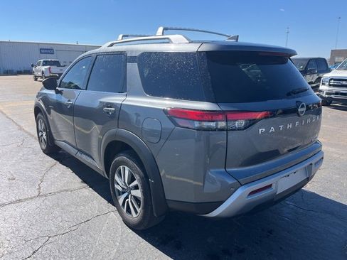 Used 2025 Nissan Pathfinder SL image 6