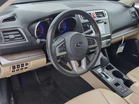 Used 2017 Subaru Outback 2.5i Limited image 2