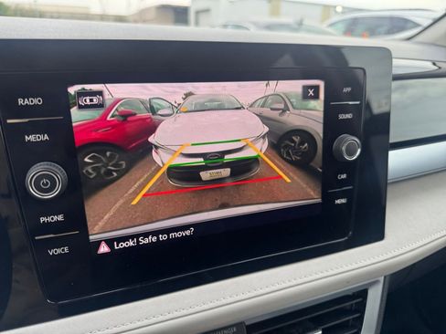 Used 2025 Volkswagen Taos SE image 17