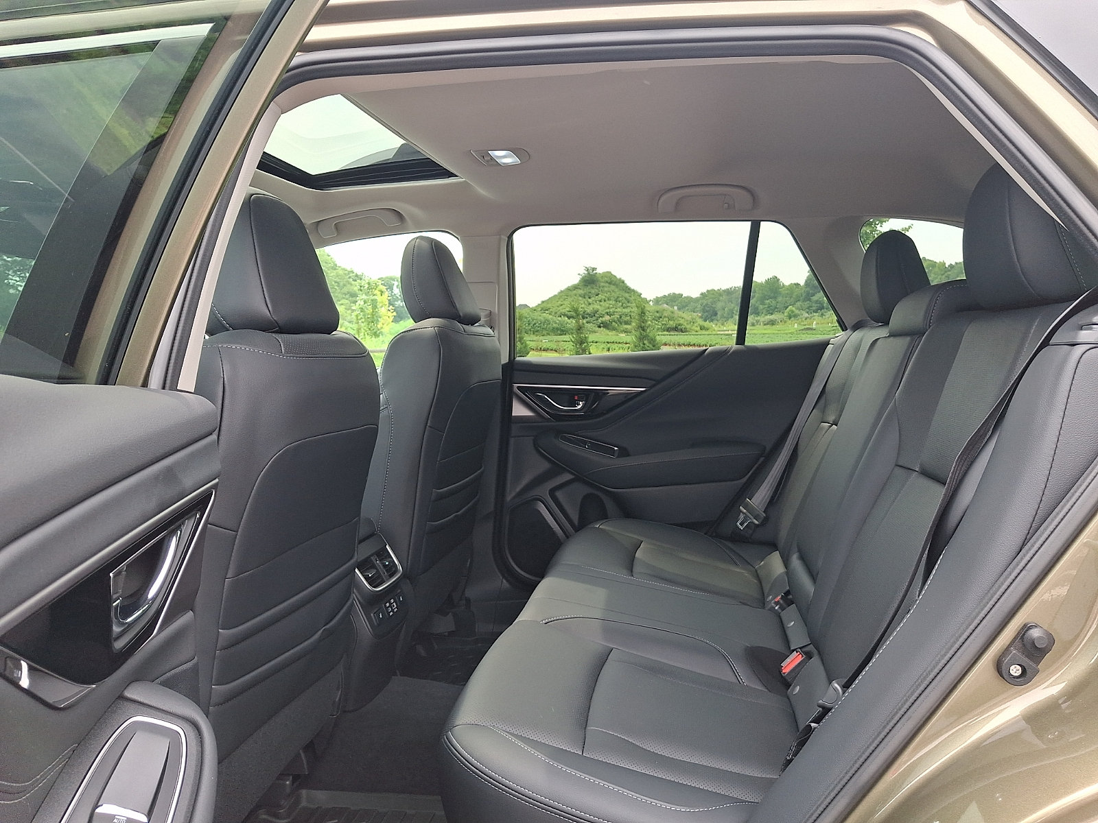 Certified 2024 Subaru Outback Touring AWD/4WD image 11