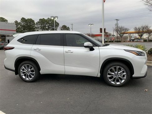 New 2026 Toyota Highlander Limited image 9