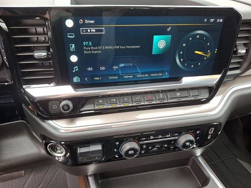 Used 2022 Chevrolet Silverado 1500 High Country w/ High Country Premium Package AWD/4WD image 14