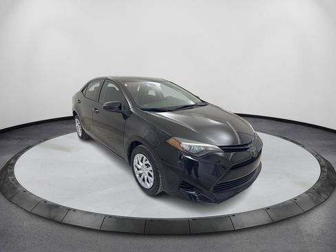 Used 2018 Toyota Corolla LE image 3