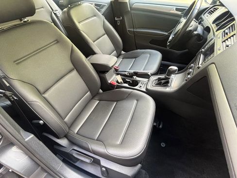 Used 2017 Volkswagen Golf S FWD image 23