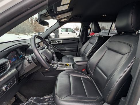 Used 2020 Ford Explorer XLT w/ Equipment Group 202A image 7