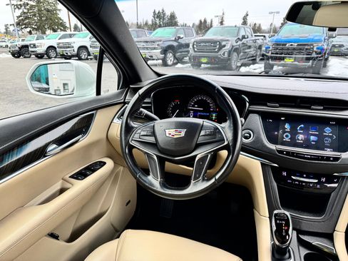 Used 2019 Cadillac XT5 AWD image 23