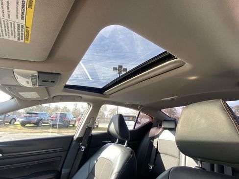 Used 2020 Nissan Altima 2.5 SR w/ Premium Package image 14