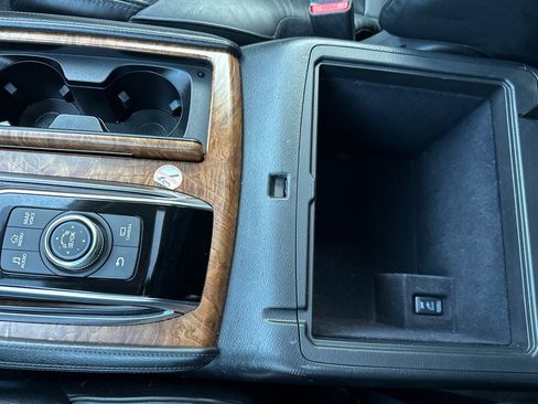 Used 2023 Nissan Armada SL w/ Captain's Chairs Package image 35