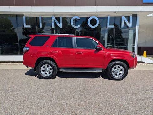 Used 2022 Toyota 4Runner SR5 Premium w/ Moonroof Package RWD image 9