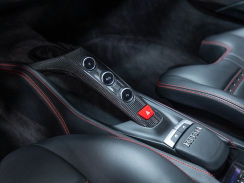 Used 2018 Ferrari 488 GTB RWD image 12