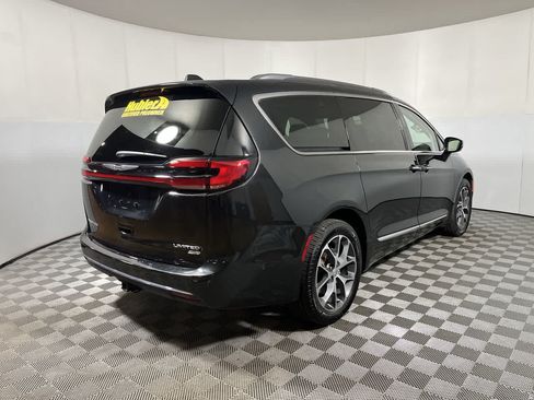 Used 2021 Chrysler Pacifica Limited w/ Uconnect Theater Family Group AWD/4WD image 8