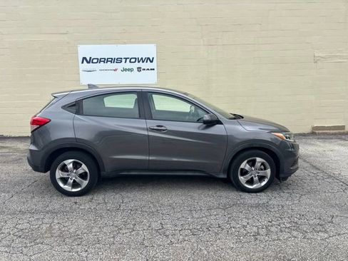 Used 2021 Honda HR-V LX image 3