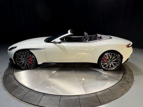 Used 2023 Aston Martin DB11 Volante RWD image 14