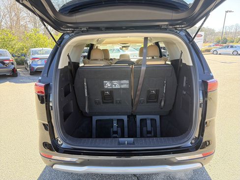 Used 2024 Kia Carnival LX image 28
