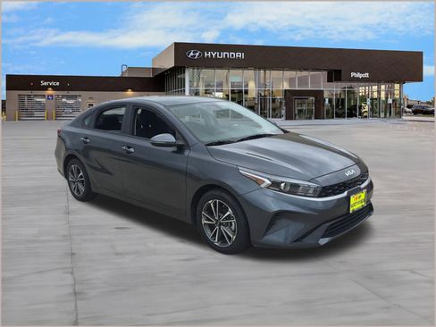 Used 2023 Kia Forte LXS w/ LXS Technology Package image 7