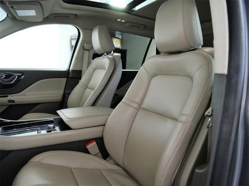 Used 2023 Lincoln Aviator AWD w/ Premium Package image 17