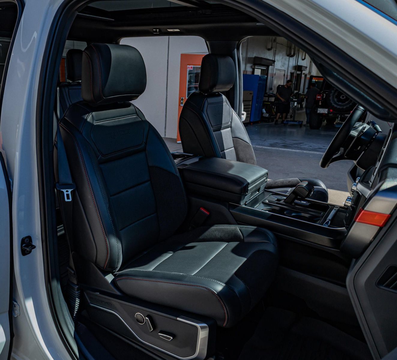 Used 2025 Ford F150 Raptor AWD/4WD image 30