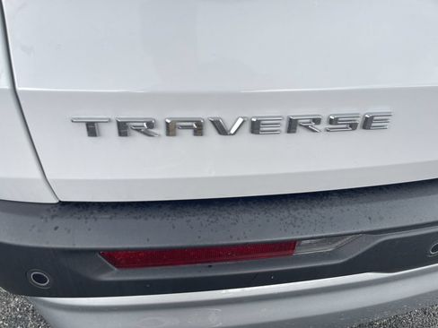 Used 2025 Chevrolet Traverse LT FWD image 31