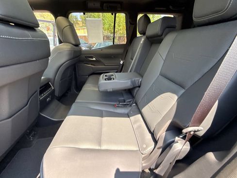 Used 2026 Lexus GX 550 w/ Accessory Package (31) AWD/4WD image 19