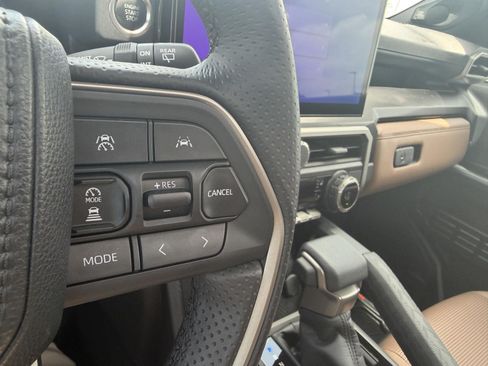 Used 2026 Toyota 4Runner Limited AWD/4WD image 25