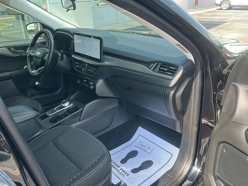 Used 2023 Ford Escape Active w/ Tech Pack #1 AWD/4WD image 9