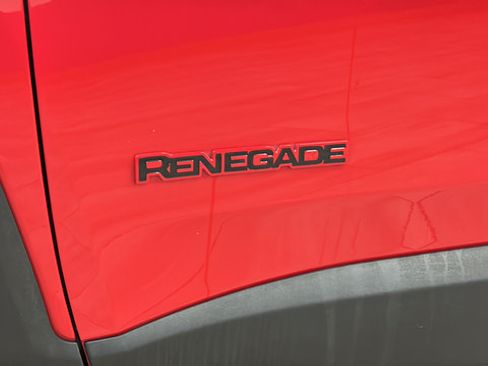 Used 2022 Jeep Renegade Latitude AWD/4WD image 38