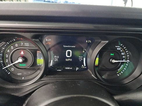 Used 2025 Jeep Wrangler Unlimited Sahara AWD/4WD image 8