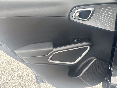 Used 2023 Kia Soul LX w/ LX Technology Package FWD image 21