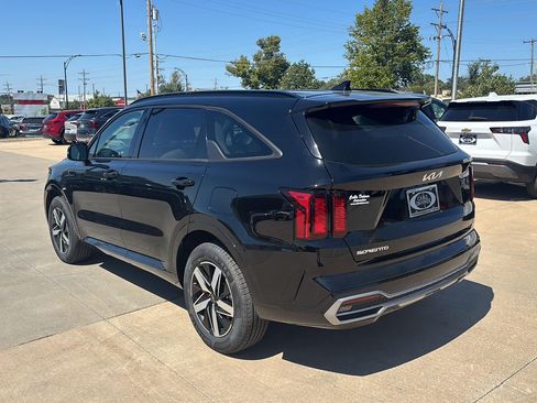 Used 2023 Kia Sorento S FWD image 4