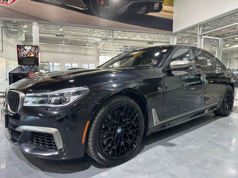 Used 2019 BMW M760i xDrive w/ Luxury Rear Seating Package AWD/4WD image 17