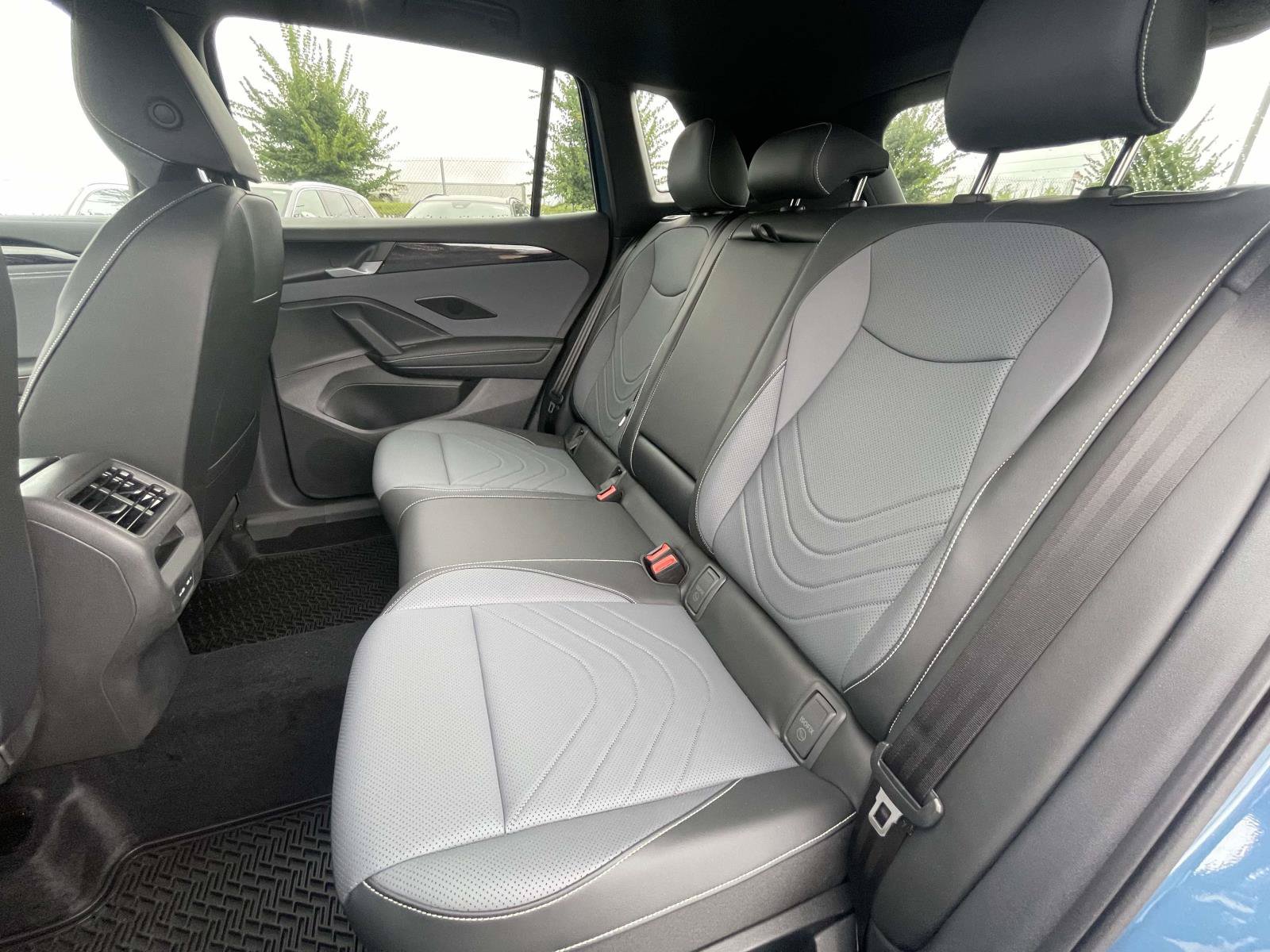 New 2026 Volkswagen Tiguan SE R-Line AWD/4WD image 13