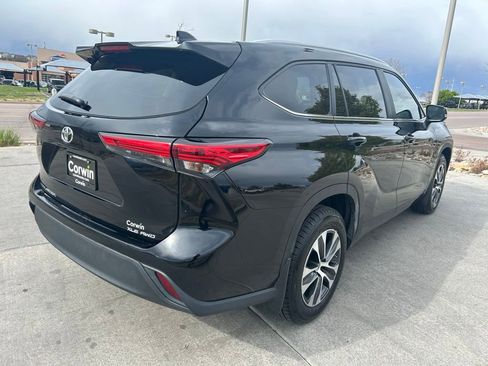 Used 2023 Toyota Highlander XLE AWD/4WD image 7