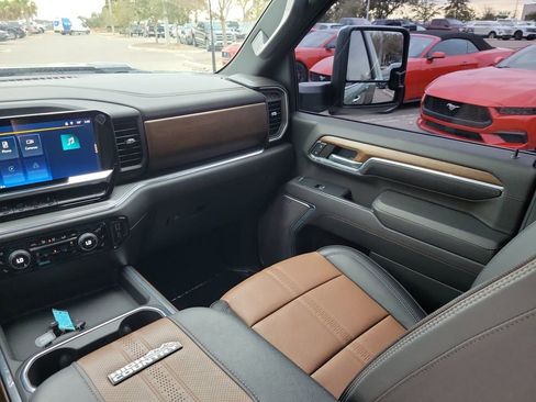 Used 2024 Chevrolet Silverado 3500 High Country w/ High Country Premium Package image 13